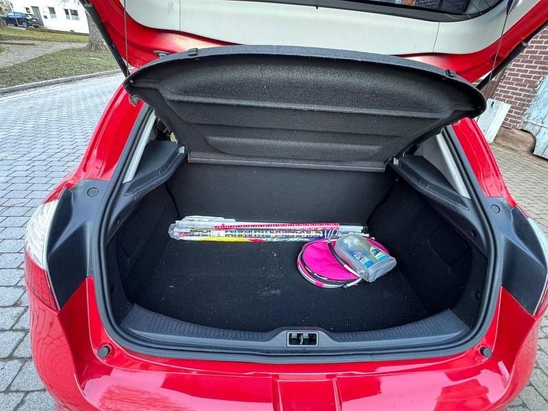 Gebraucht Renault Mégane Authentique 101 PS (74 kW) 2013 Rot Limousine