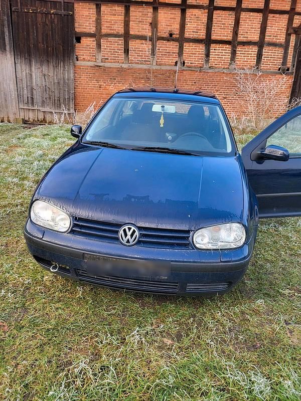Blau Gebraucht 2001 VW Golf IV Kleinwagen | 250 € (Superpreis) - Bild 1/4