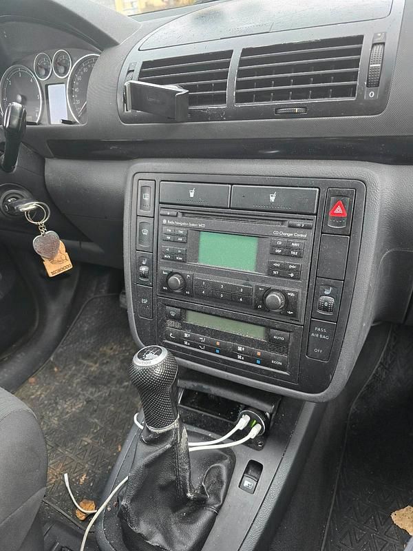 Silber Gebraucht 2006 VW Sharan Van / Kleinbus | 3.599 € (Etwas zu teuer) - Bild 1/4