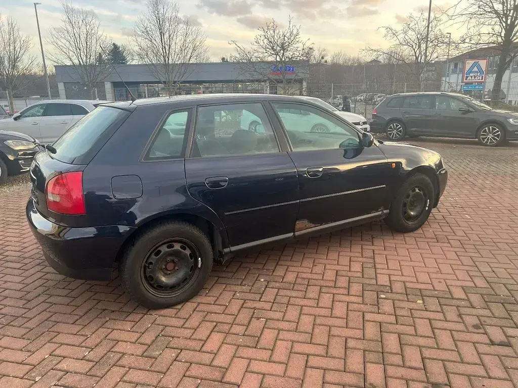 Gebraucht Audi A3 Attraction 125 PS (91 kW) 1999 Blau Kleinwagen