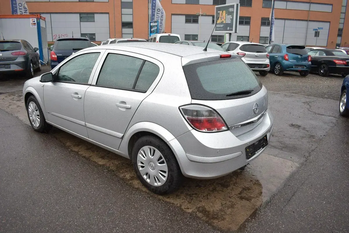 Gebraucht Opel Astra Innovation 116 PS (85 kW) 2008 Silber Limousine