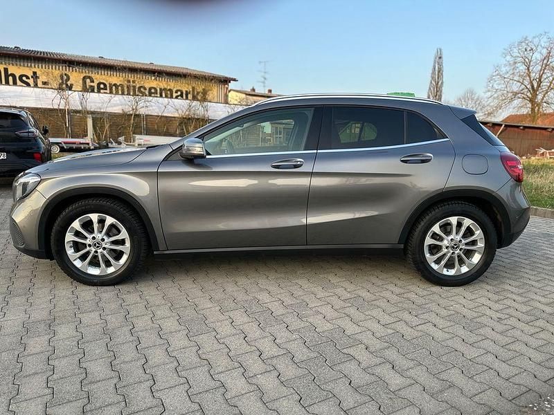 Gebraucht Mercedes GLA220 170 PS (125 kW) 2019 Grau SUV