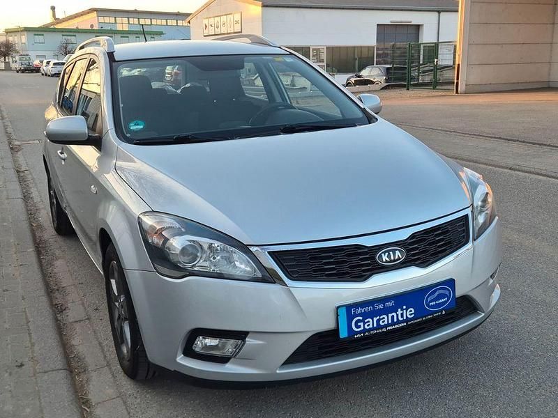 Gebraucht Kia Ceed 90 PS (66 kW) 2010 Silber Kleinwagen
