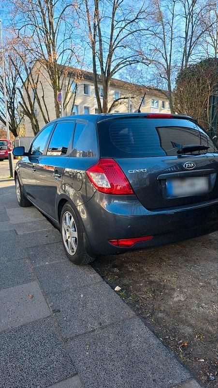 Gebraucht Kia Ceed 80 PS (58 kW) 2010 Grau Kleinwagen