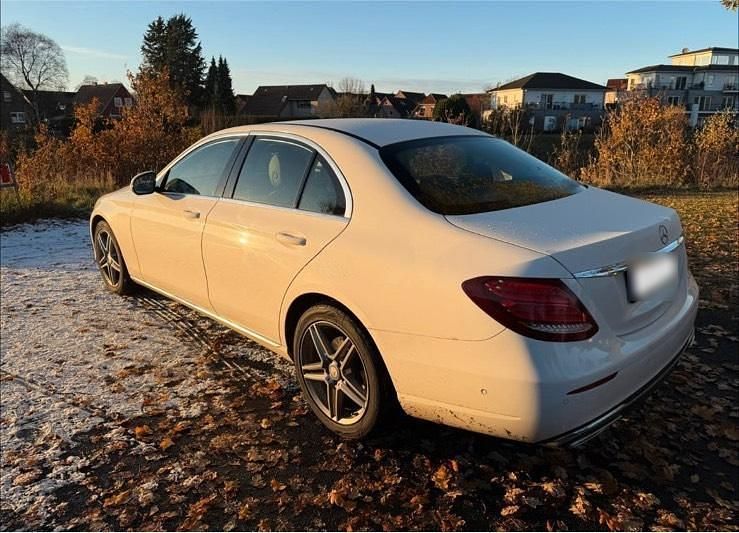 Gebraucht Mercedes E220 Avantgarde 194 PS (142 kW) 2016 Weiß Limousine