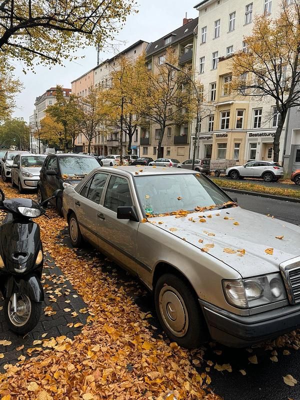 Grau Gebraucht 1988 Mercedes E260 Limousine | 5.400 € - Bild 1/4