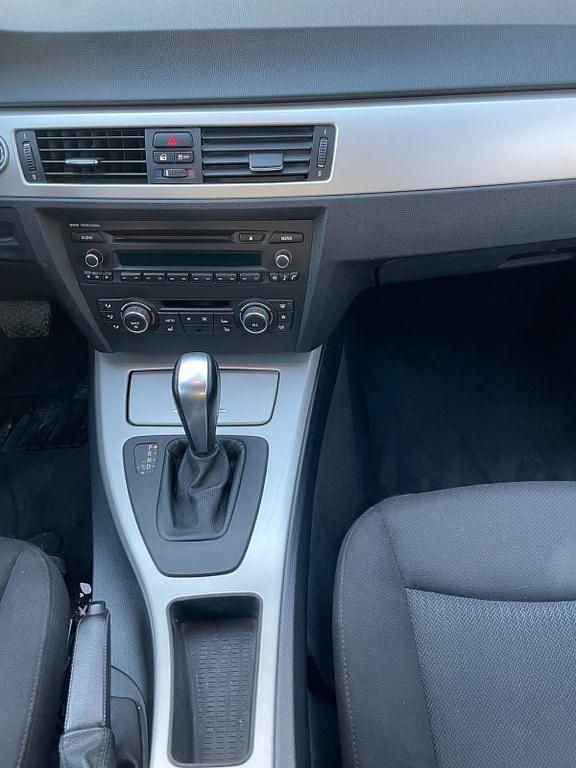 Gebraucht BMW 320 Exclusive 184 PS (135 kW) 2011 Grau Kombi