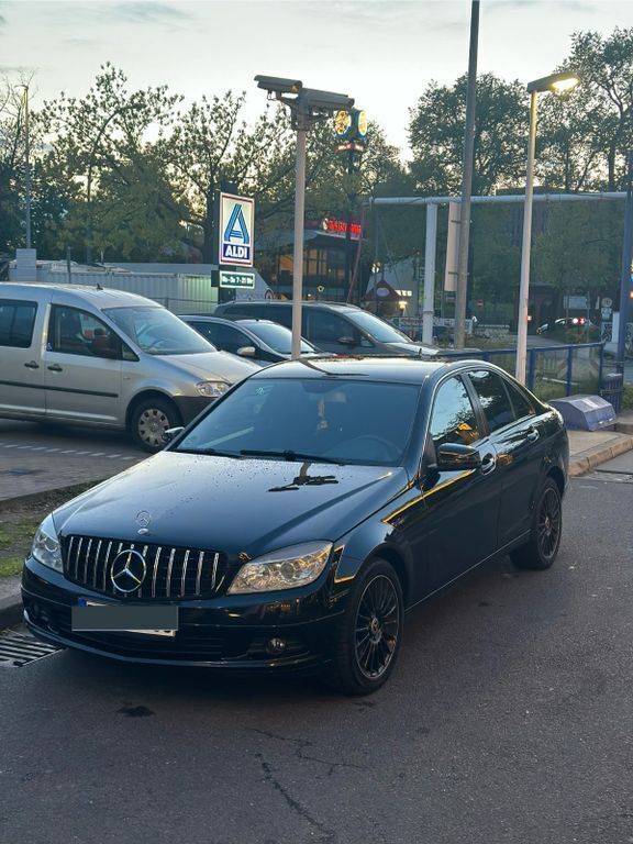 Schwarz Gebraucht 2008 Mercedes C180 Classic Limousine | 6.000 € (Fairer Preis) - Bild 1/4