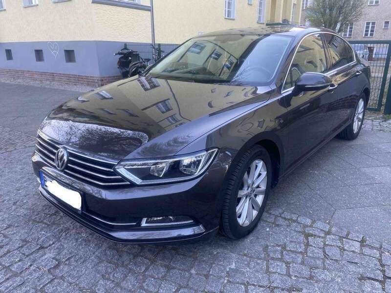Black oak brown metallic (metallic) Gebraucht 2016 VW Passat Comfortline Limousine | 14.500 € (Fairer Preis) - Bild 1/4