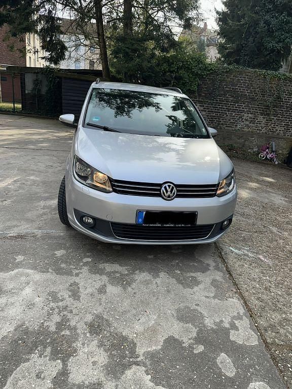 Gebraucht VW Touran Highline 140 PS (102 kW) 2014 Silber Van / Kleinbus