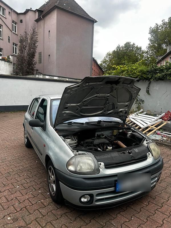 Silber Gebraucht 2000 Renault Clio II Kleinwagen | 950 € - Bild 1/4