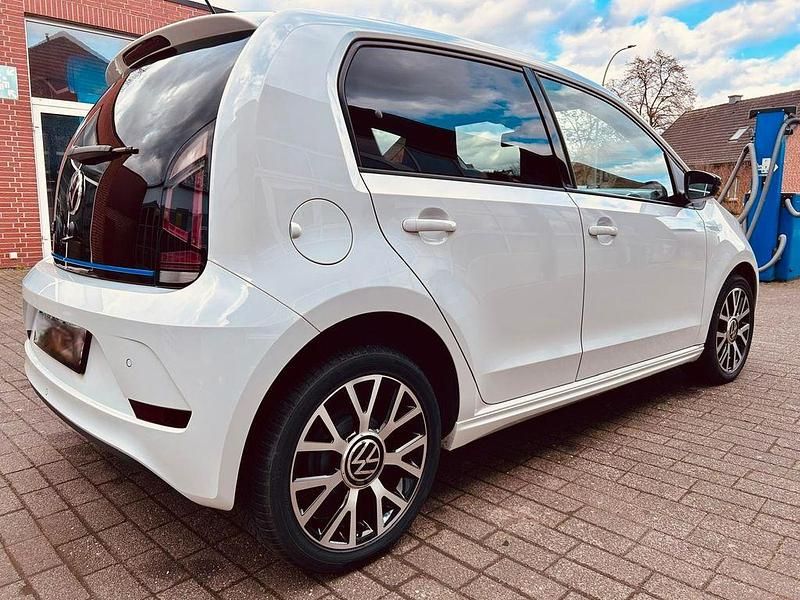 Second-hand VW e-up! 61 kW (83 CP) 2021 Alb Hatchback