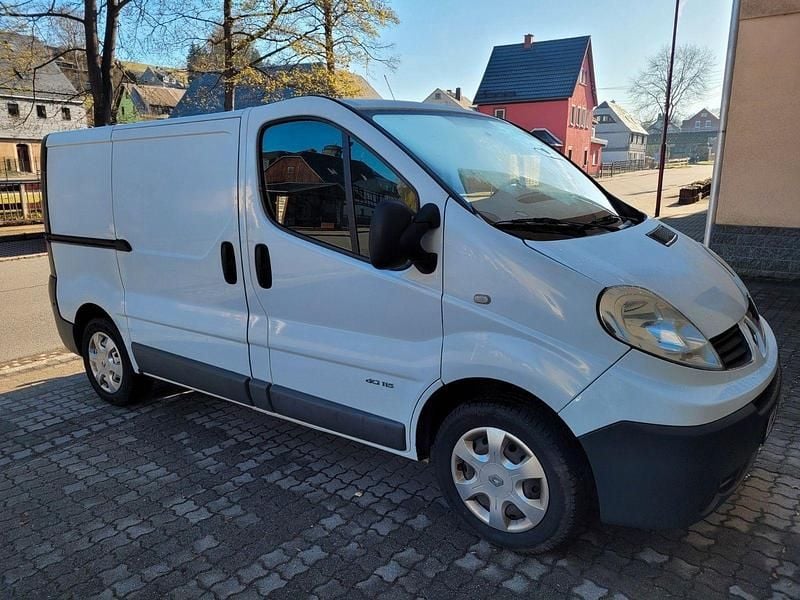 Second-hand Renault Trafic 114 CP (83 kW) 2012 Alb Monovolum