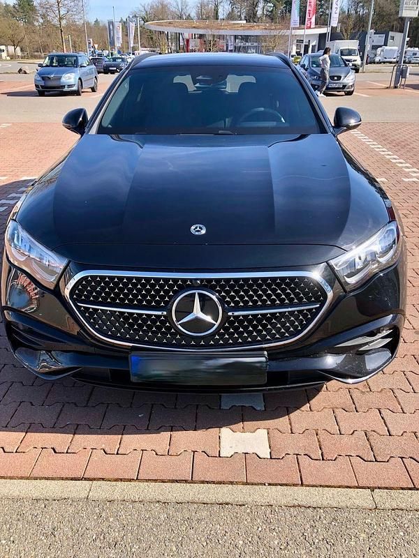 Gebraucht Mercedes E220 197 PS (144 kW) 2024 Schwarz Kombi