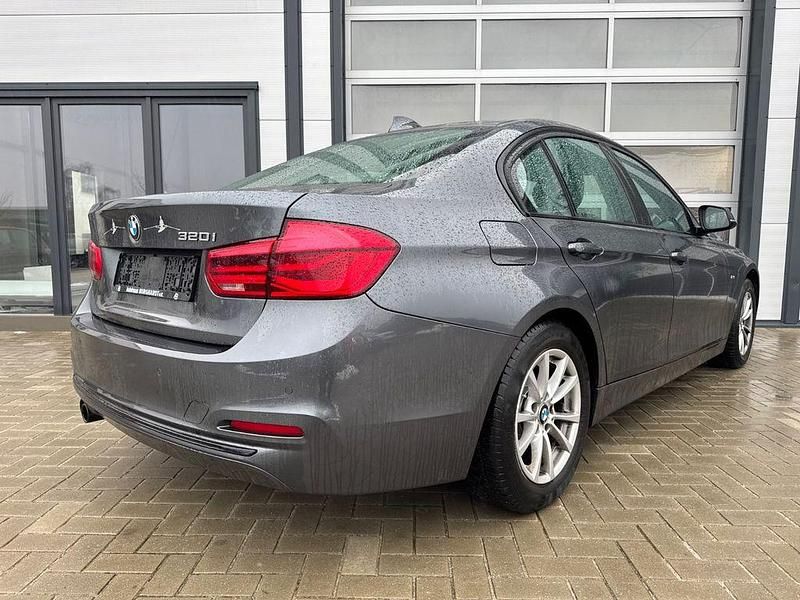 Gebraucht BMW 320 Sport Line 184 PS (135 kW) 2018 Grau Limousine