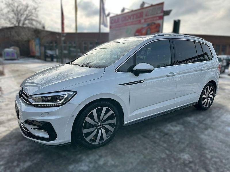 Weiß Gebraucht 2017 VW Touran Highline Van / Kleinbus | 24.950 € (Etwas zu teuer) - Bild 1/4