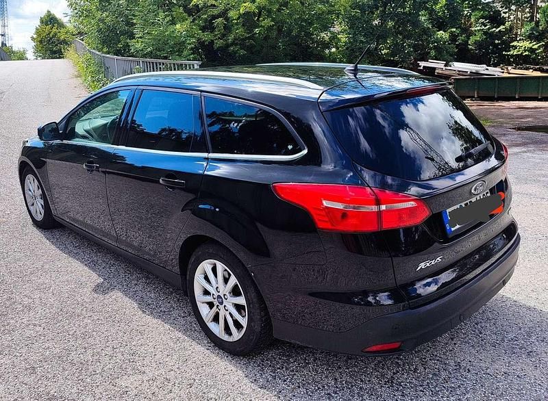 Gebraucht Ford Focus Titanium 125 PS (91 kW) 2016 Schwarz Kombi