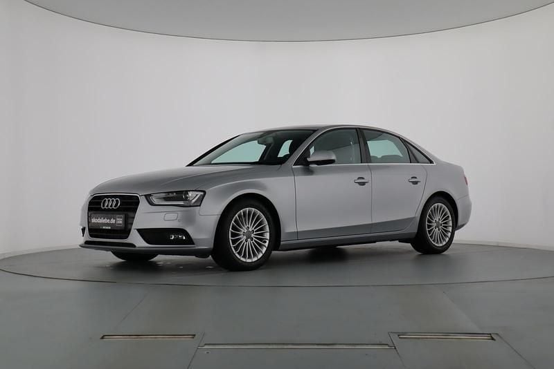 Florettsilber metallic Gebraucht 2015 Audi A4 Ambition Limousine | 11.990 € (Guter Preis) - Bild 1/4