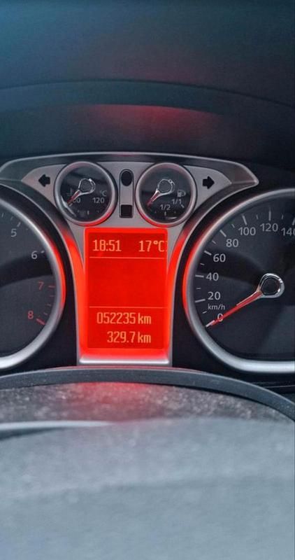 Grau Gebraucht 2009 Ford Focus Ghia Limousine | 7.500 € (Teuer) - Bild 1/4