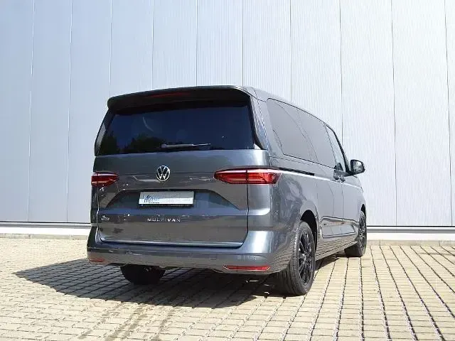 Gebraucht VW Multivan Style 150 PS (110 kW) 2024 Grau Van / Kleinbus