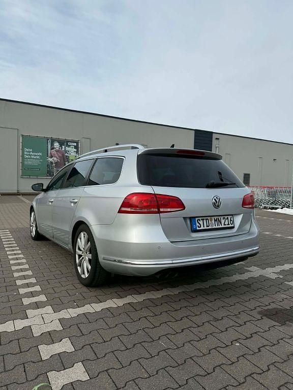 Usata VW Passat 140 CV (102 kW) 2012 Argento Berlina