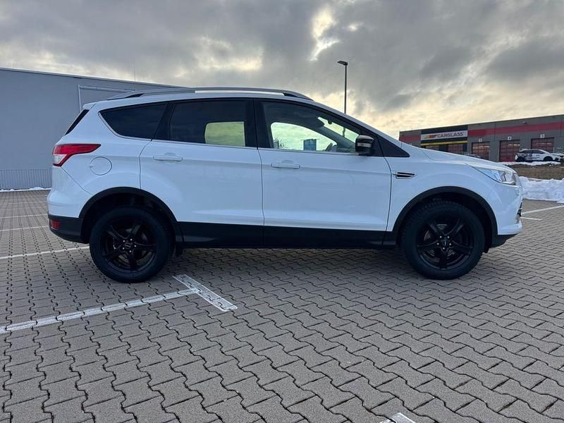 Gebraucht Ford Kuga Trend 150 PS (110 kW) 2016 Weiß SUV