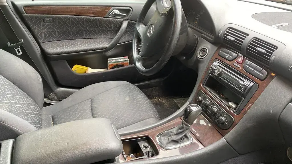 Gebraucht Mercedes C200 Classic 163 PS (119 kW) 2003 Silber Limousine