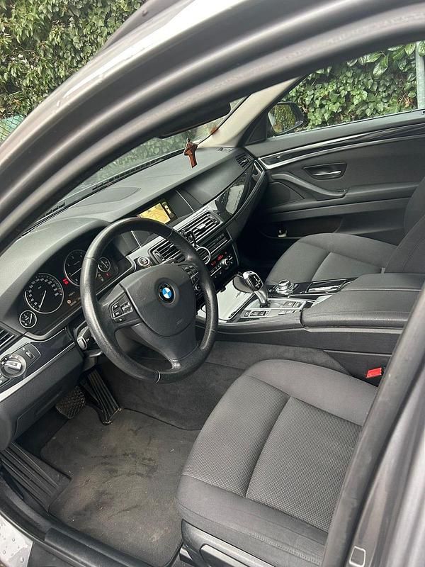 Gebraucht BMW 520 190 PS (139 kW) 2016 Grau Kombi
