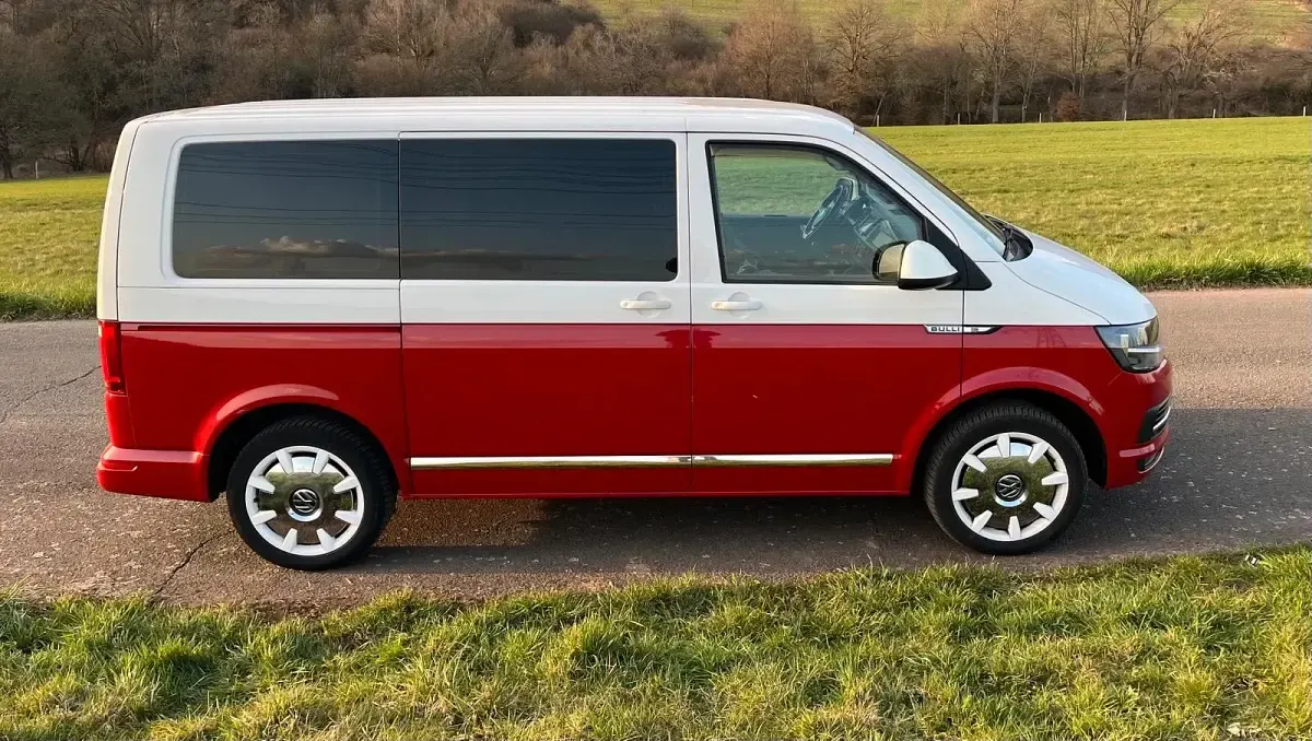 Używany VW T6 2017 Czerwony Van