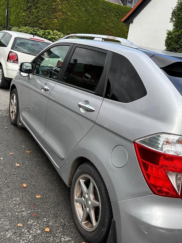 Gebraucht Honda FR-V 150 PS (110 kW) 2006 Silber Van / Kleinbus