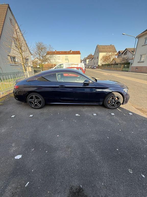 Gebraucht Mercedes C300 258 PS (189 kW) 2018 Blau Coupé