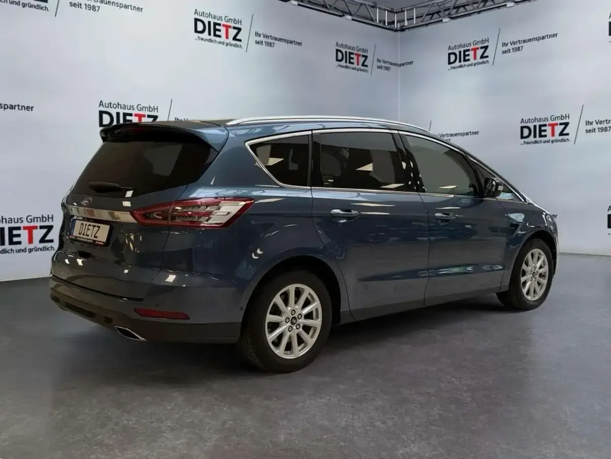 Gebraucht Ford S-MAX Titanium 190 PS (139 kW) 2019 Blau Van / Kleinbus