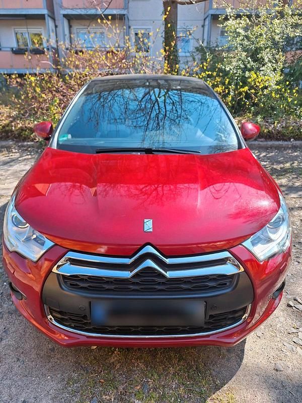 Second-hand Citroën DS4 So Chic 114 CP (83 kW) 2015 Roșu Hatchback