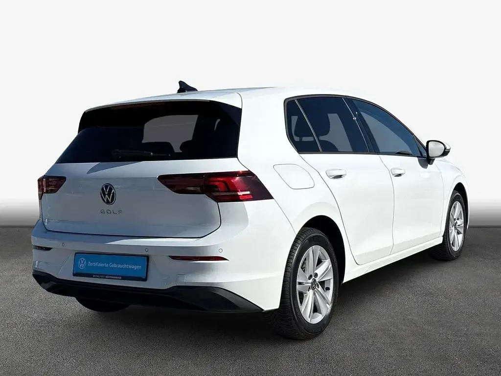 Gebraucht VW Golf VIII Life 150 PS (110 kW) 2024 Weiß Limousine