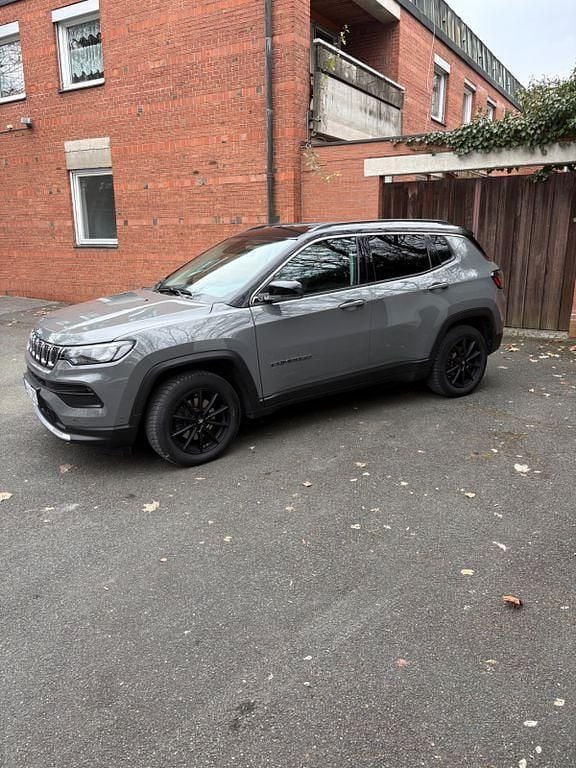 Gebraucht Jeep Compass Limited 150 PS (110 kW) 2022 Grau SUV