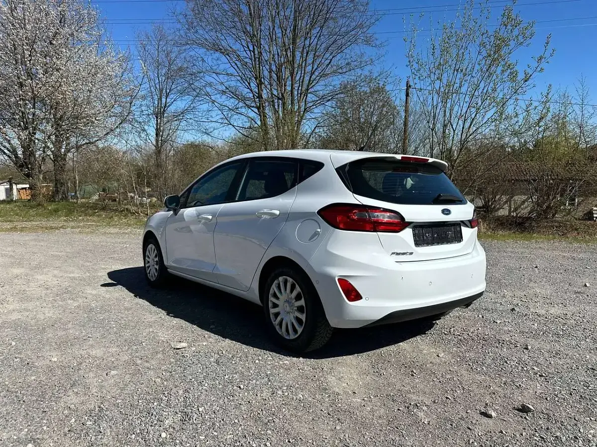 Gebraucht Ford Fiesta 75 PS (55 kW) 2023 Frostweiß Kleinwagen