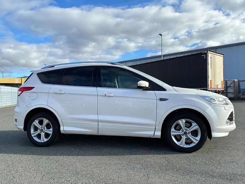 Gebraucht Ford Kuga Individual 163 PS (119 kW) 2014 Weiß SUV