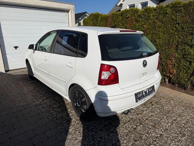 Gebraucht VW Polo Comfortline 75 PS (55 kW) 2004 Weiß Kleinwagen