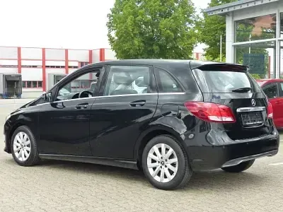 Gebraucht Mercedes B180 Style 122 PS (89 kW) 2018 Schwarz Kleinwagen