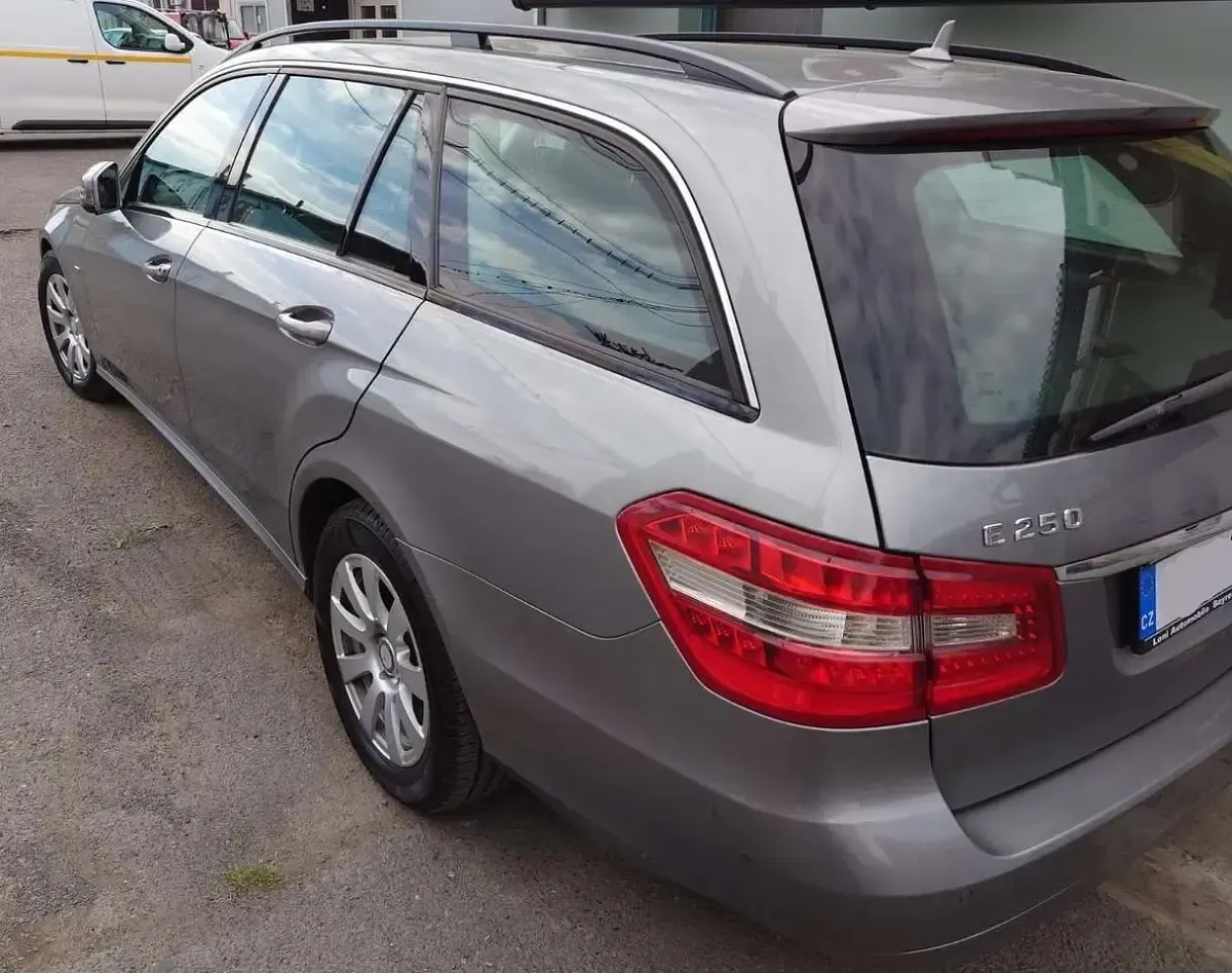 Gebraucht Mercedes E250 Elegance 204 PS (150 kW) 2012 Grau Kombi