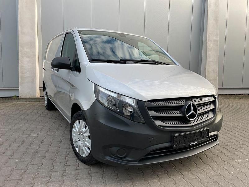 Silber Gebraucht 2019 Mercedes Vito Van | 12.900 € (Superpreis) - Bild 1/4