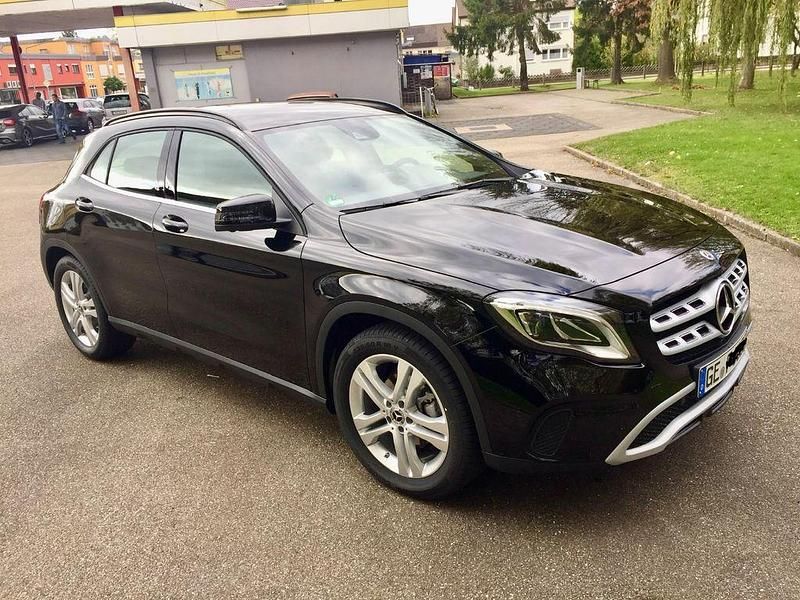 Schwarz Gebraucht 2017 Mercedes GLA200 Style SUV | 17.750 € (Fairer Preis) - Bild 1/4
