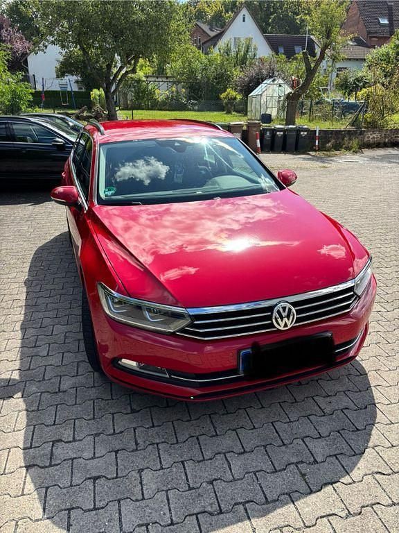 Rot Gebraucht 2019 VW Passat Comfortline Kombi | 14.199 € (Fairer Preis) - Bild 1/4