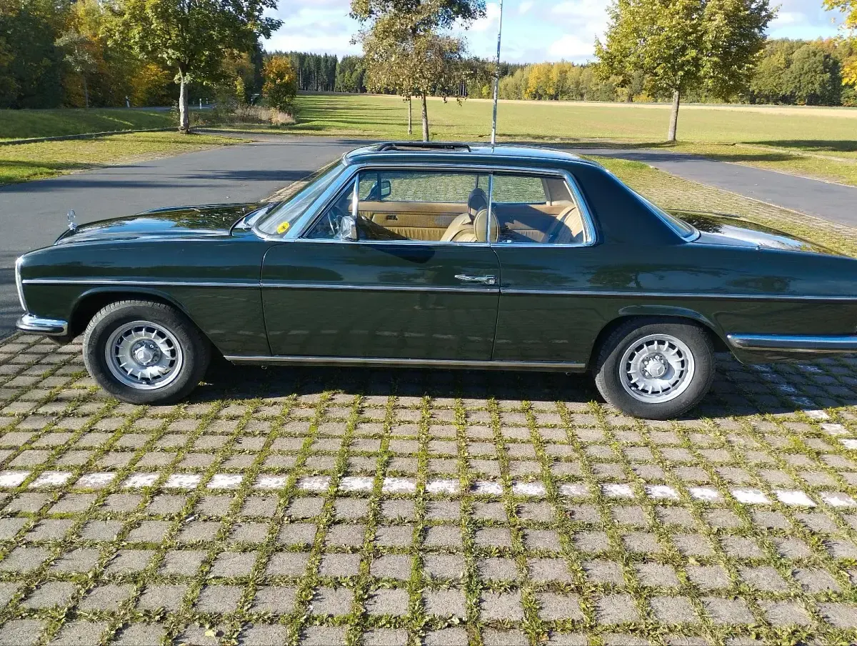 Gebraucht Mercedes W114 130 PS (95 kW) 1975 Grün Coupé