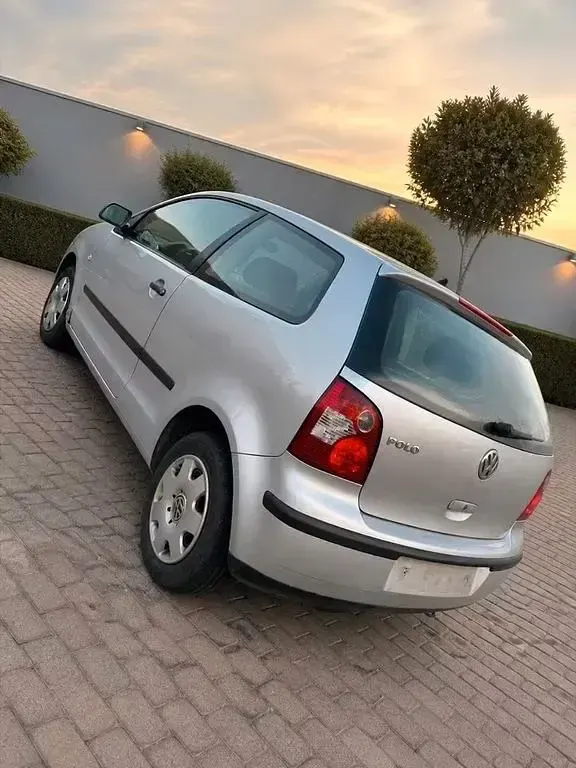 Gebraucht VW Polo 64 PS (47 kW) 2002 Silber Limousine