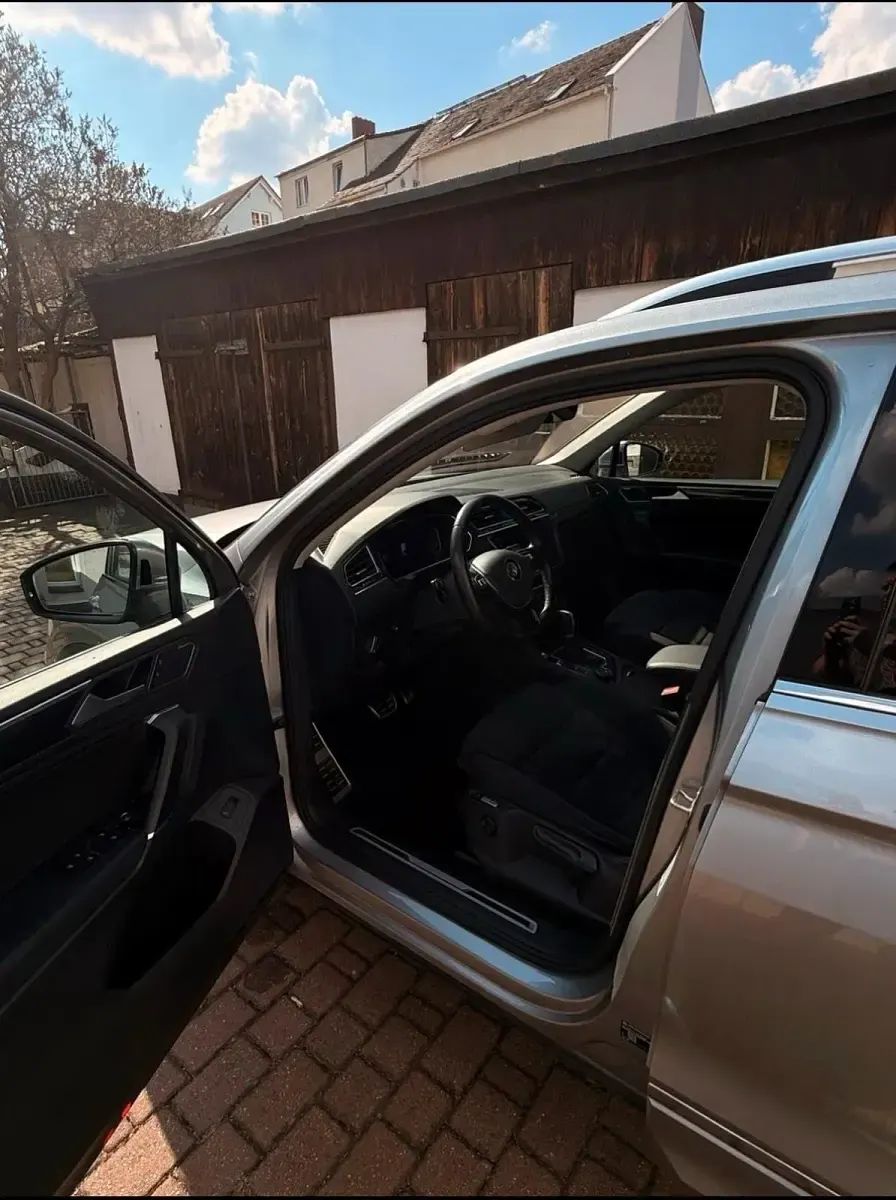 Gebraucht VW Tiguan Allspace R-line 239 PS (175 kW) 2019 Silber SUV