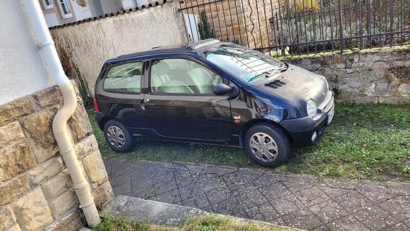 Schwarz Gebraucht 2000 Renault Twingo Kleinwagen | 800 € - Bild 1/4