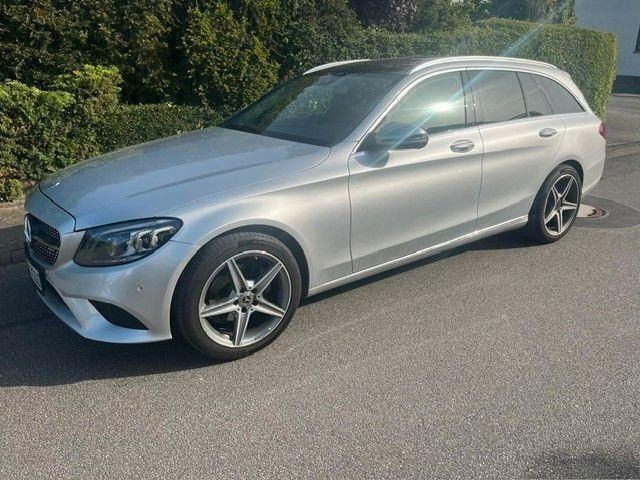 Grau Gebraucht 2018 Mercedes C180 Kombi | 20.300 € (Fairer Preis) - Bild 1/4