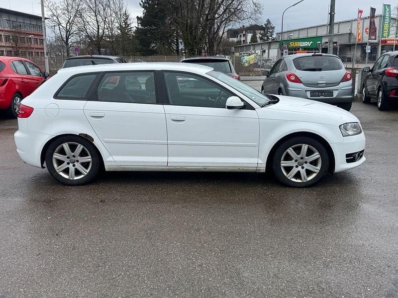 Gebraucht Audi A3 Ambition 105 PS (77 kW) 2011 Weiß Kleinwagen