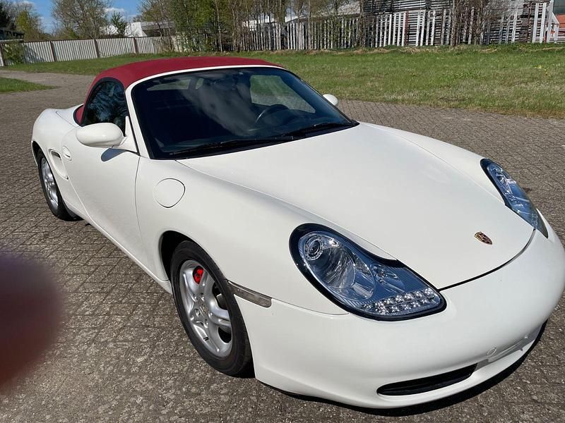 Second-hand Porsche Boxster 220 CP (161 kW) 2000 Alb Cabrio